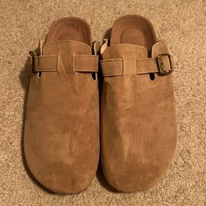 Knock off Birkenstock Bostons. Tan color. Fits like an 8.5. Never worn.